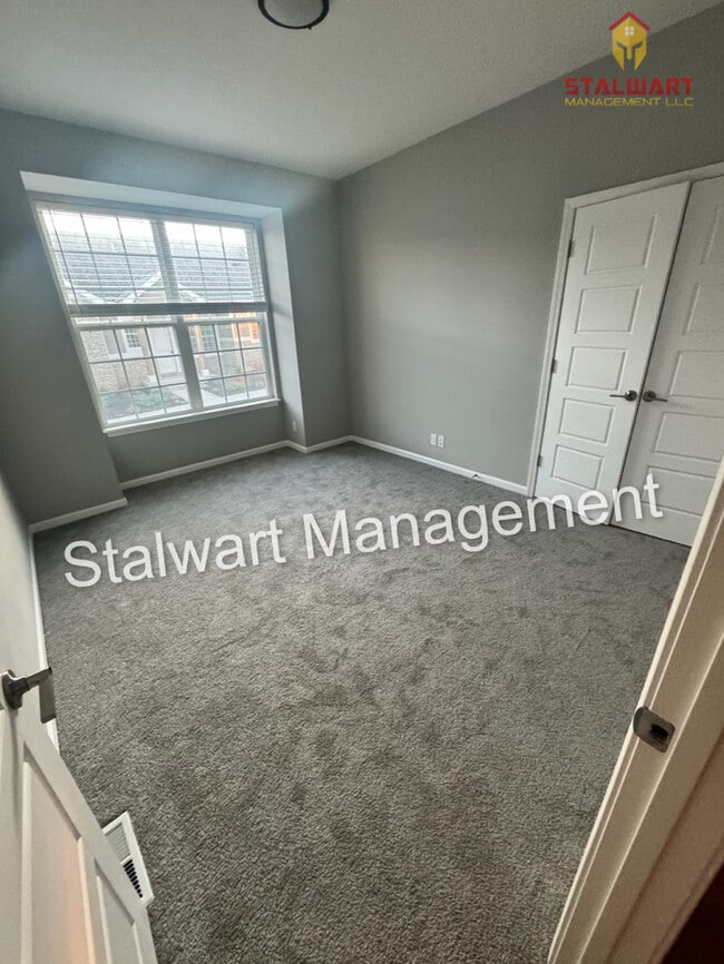 Building Photo - Maintenance free living in Blue Valley School district