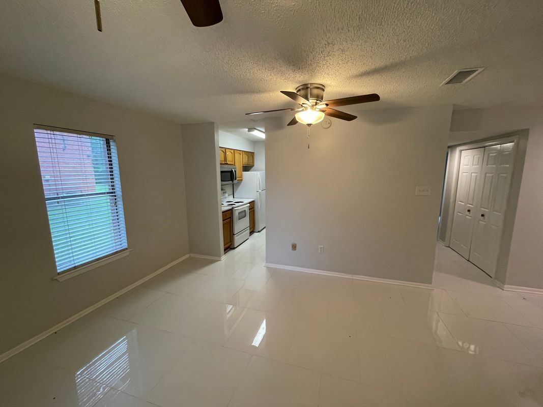 Building Photo - 390 Guzzardo Ln