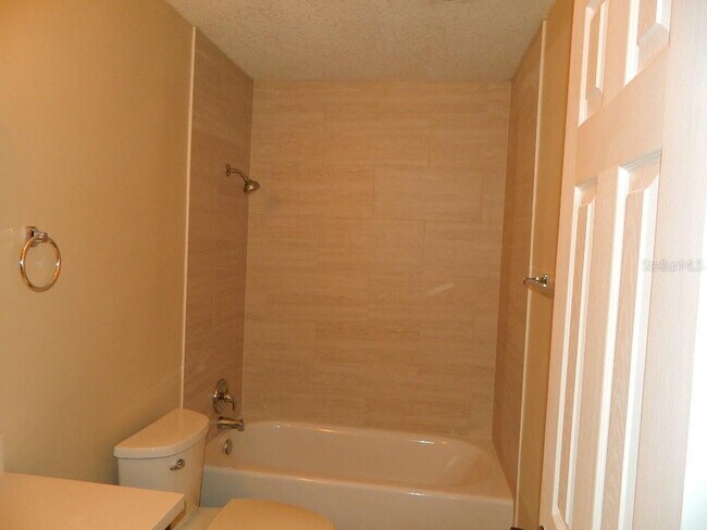 Building Photo - 672 Roaring Dr