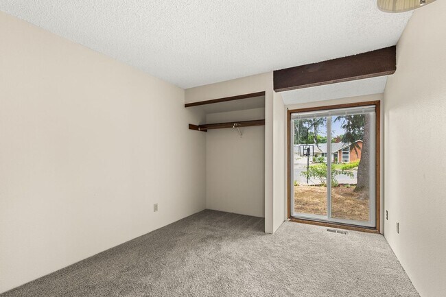 Building Photo - Must See! 3 bed/2 bath home with amazing private backyard - Double Garage/Community Pool