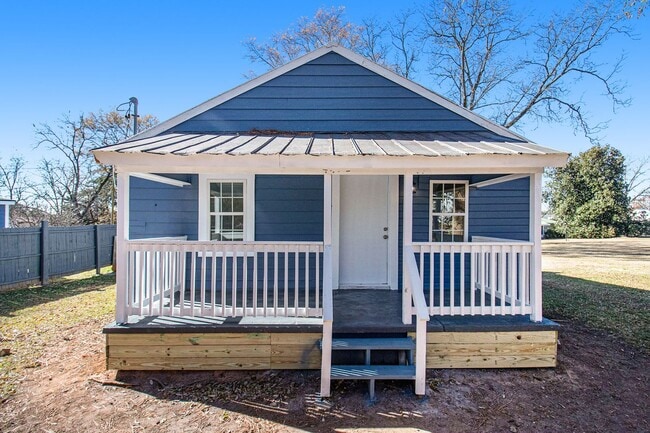 Building Photo - Charming Fully Renovated 2BR/1BA in the Heart of Loganville!