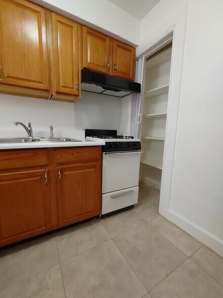 Building Photo - 3837 Beach Ave