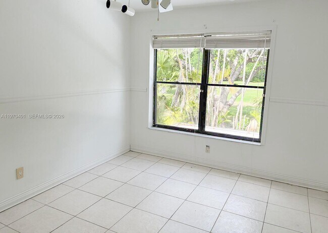 Building Photo - 956 Mockingbird Ln