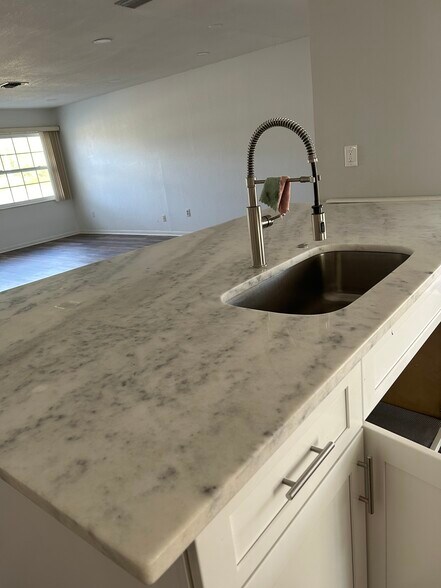 Building Photo - 10415 113th St