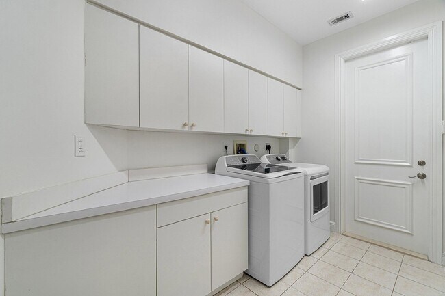 Building Photo - 6641 Conch Ct