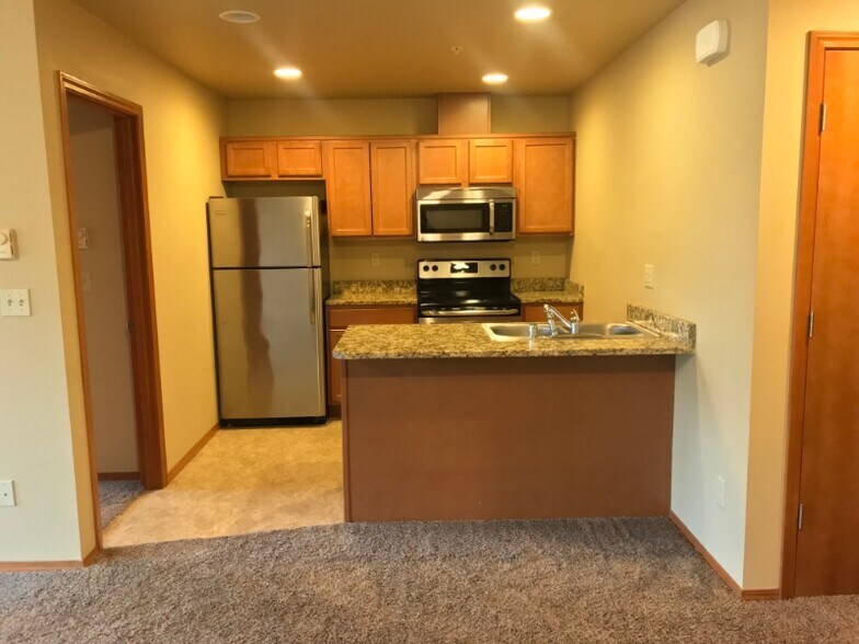 Building Photo - 2204 Mercedes Dr