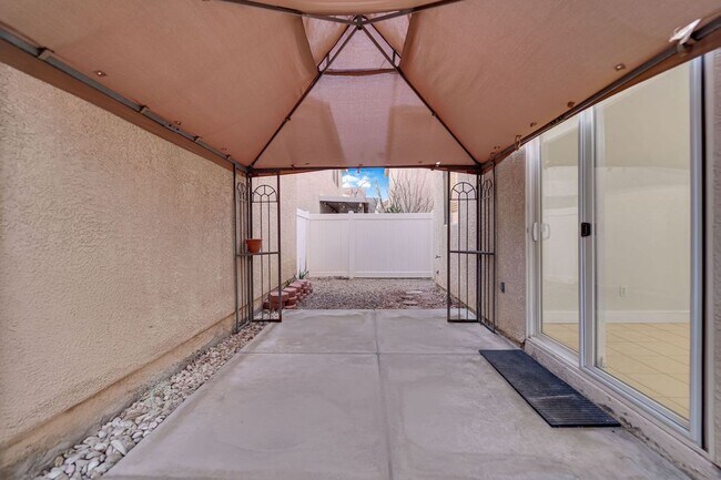 Building Photo - Large 3 bedroom, 2.5 bath house/ New Upgrades