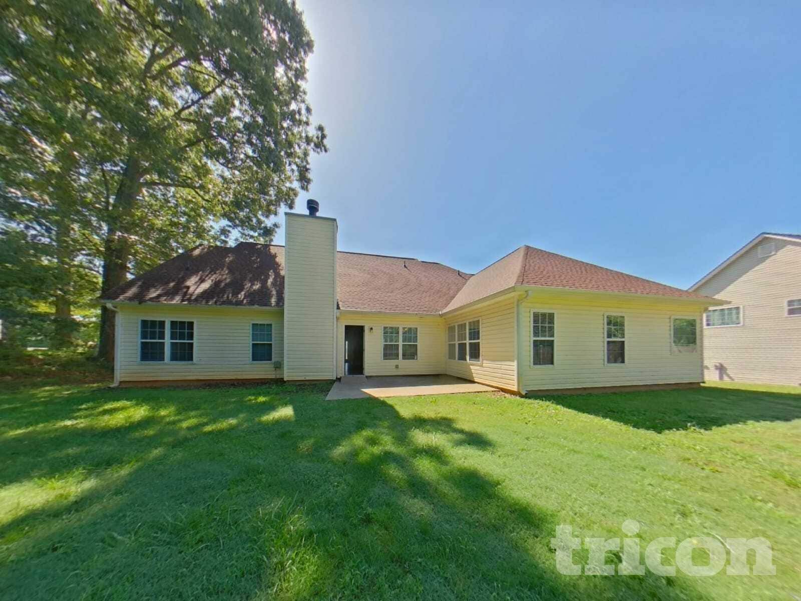 Building Photo - 496 Birchwood Dr