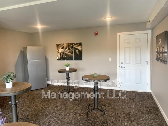 Building Photo - 601 17th Avenue Southwest