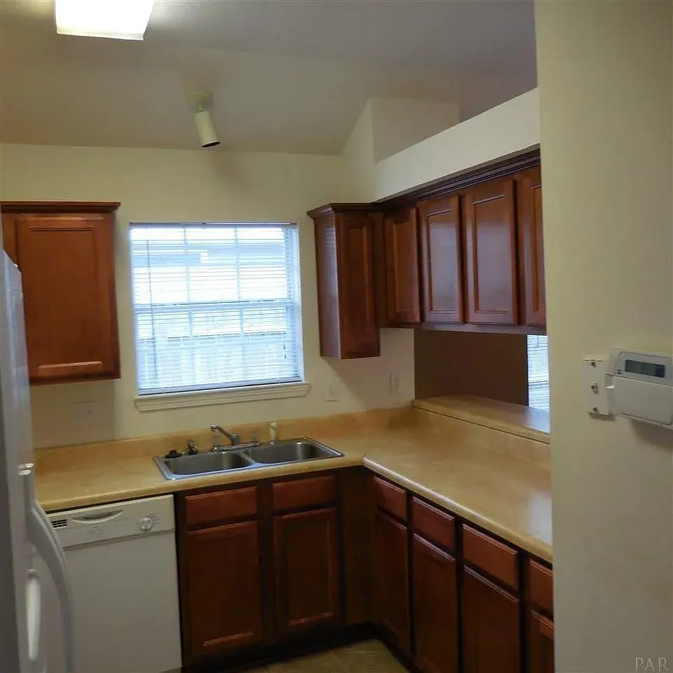 Building Photo - 1487 Dunhurst Dr