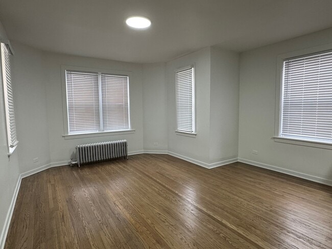 Building Photo - 2156 W Arthur Ave