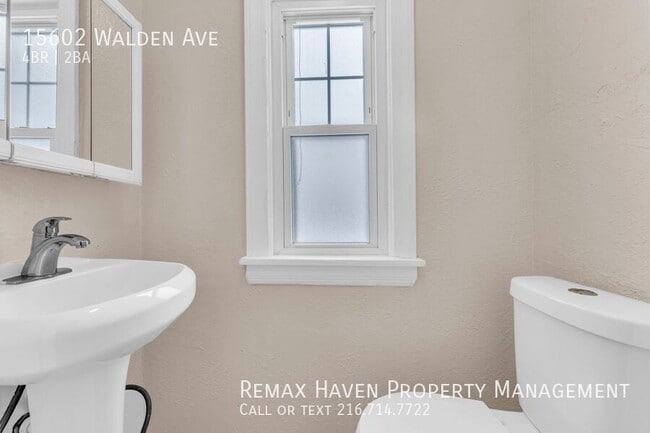 Building Photo - 15602 Walden Ave