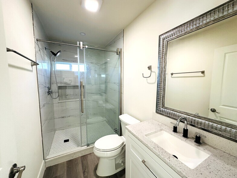 Bathroom - 4239 Mt Everest Blvd