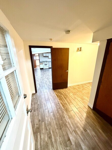 Building Photo - 175 E Van Buren St