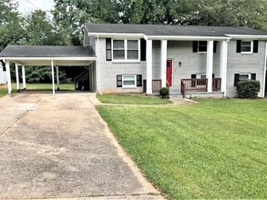 Building Photo - 1590 Hampshire Pl