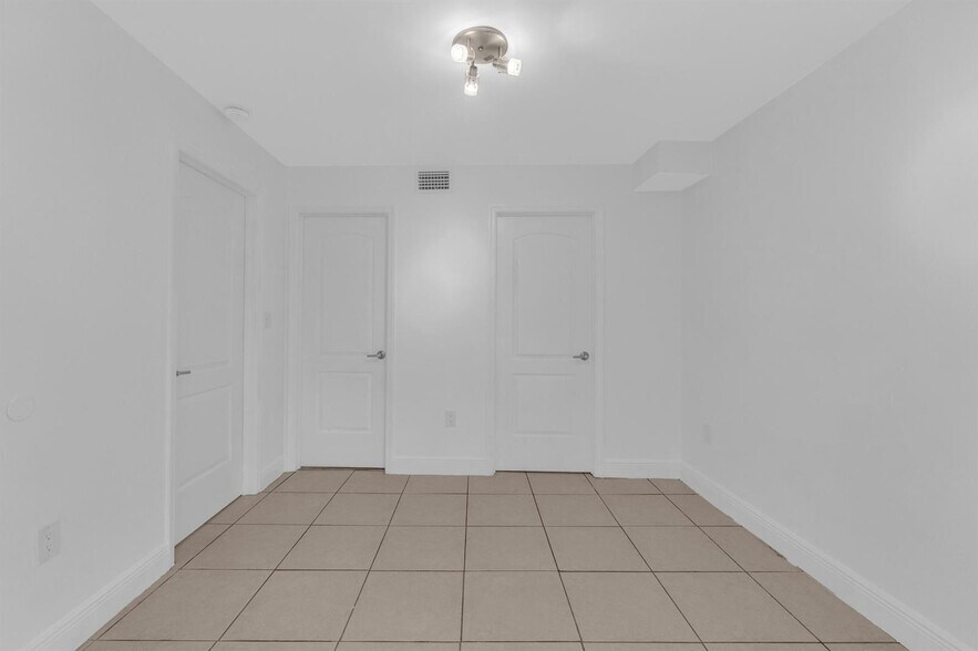 Building Photo - 2100 Brickell Ave