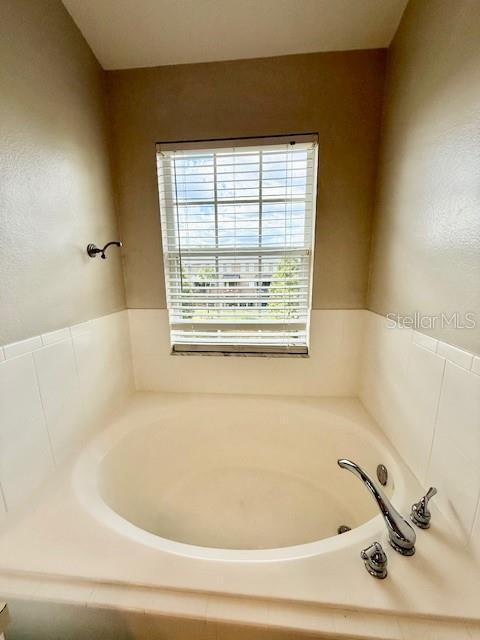 Building Photo - 2947 Pointeview Dr