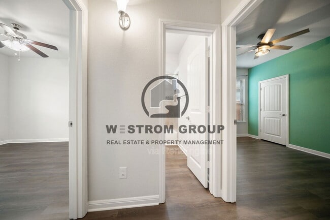 Building Photo - 1036 Cushing Dr