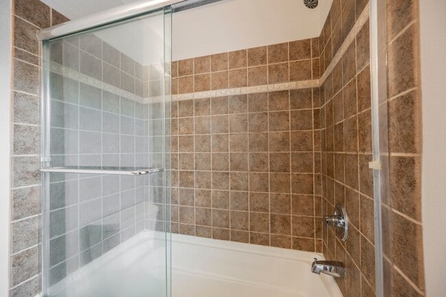 Building Photo - 3 Bedroom, 2.5 Bath Two Story Home in Sout...