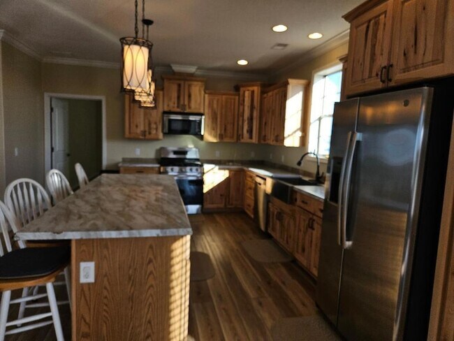 Building Photo - 555 Paint Creek Rd