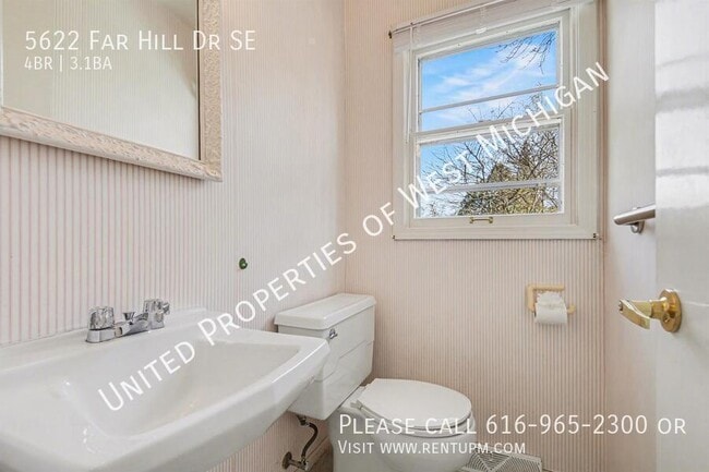 Building Photo - 5622 Far Hill Dr SE