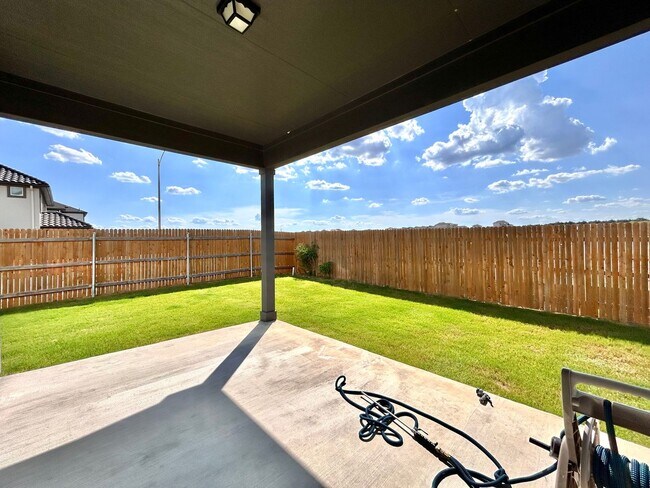 Building Photo - Modern 3/BR 2.5/BA Home with Porch, Deck &...