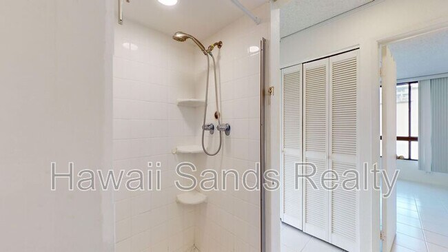 Building Photo - 320 Liliuokalani St