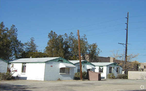 Building Photo - University Casitas