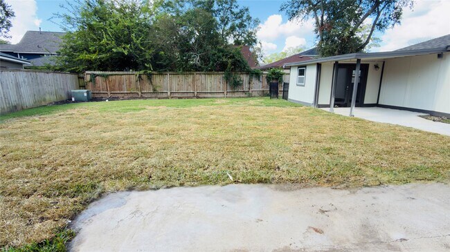 Building Photo - 4106 Clovernook Ln