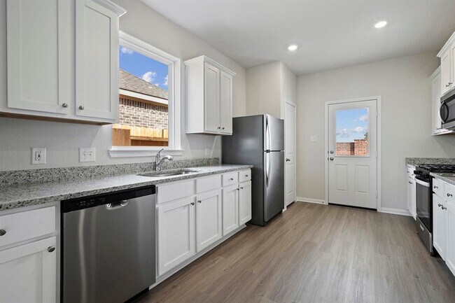 Building Photo - 1031 Rosewood Trl