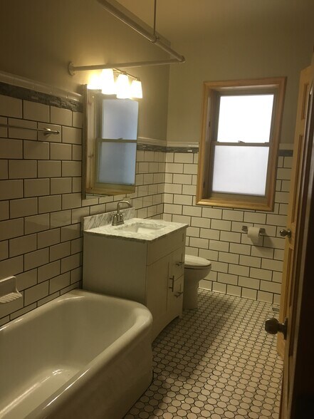 Building Photo - 7619 S Phillips Ave
