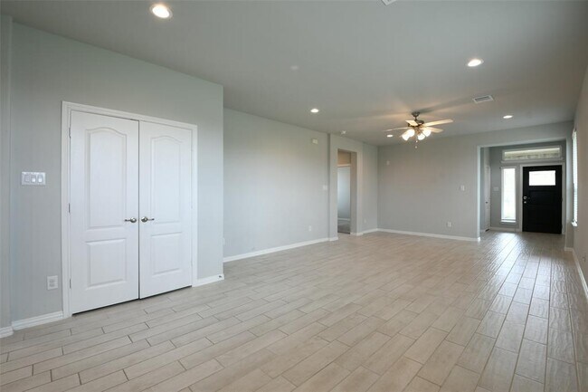 Building Photo - 2142 Open Prairie Dr