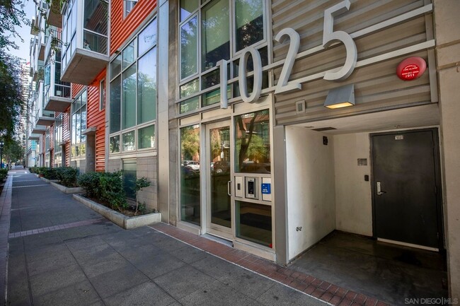 Building Photo - 1025 Island Ave