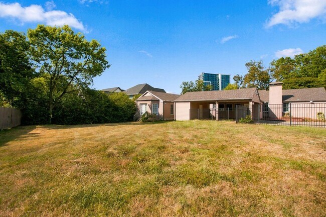 Building Photo - 2023 Galbraith Dr