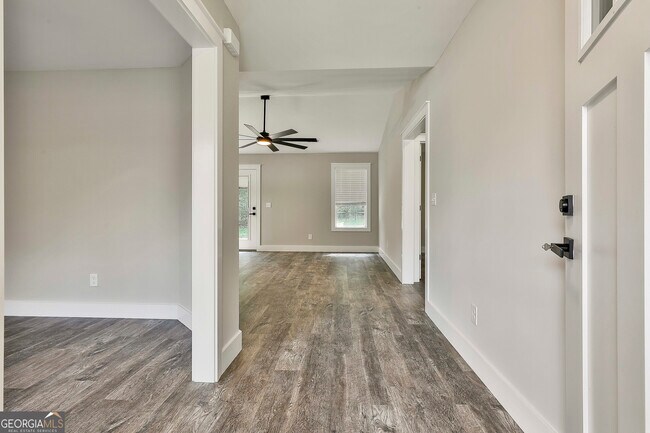 Building Photo - 20 Beaver Ct