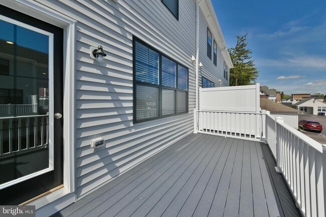 Building Photo - 328 Walnut St