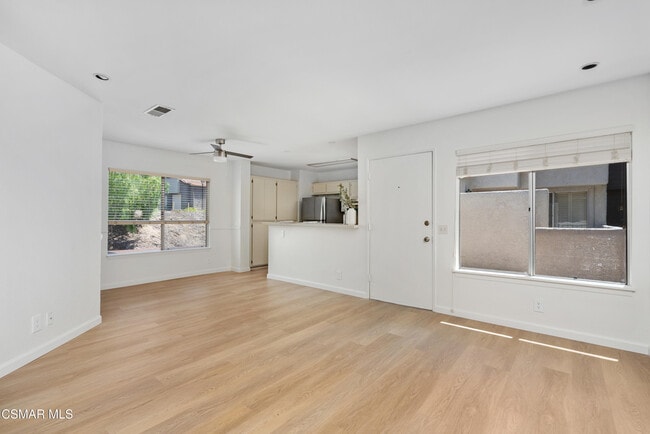 Building Photo - 501 Via Colinas