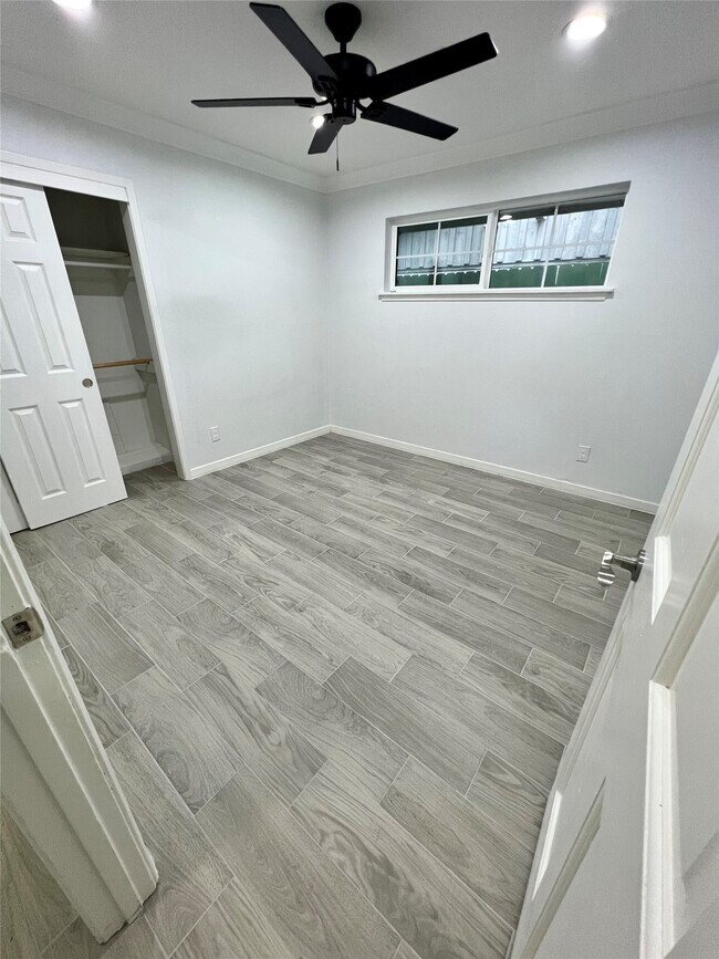 Building Photo - 1710 Longhorn Dr