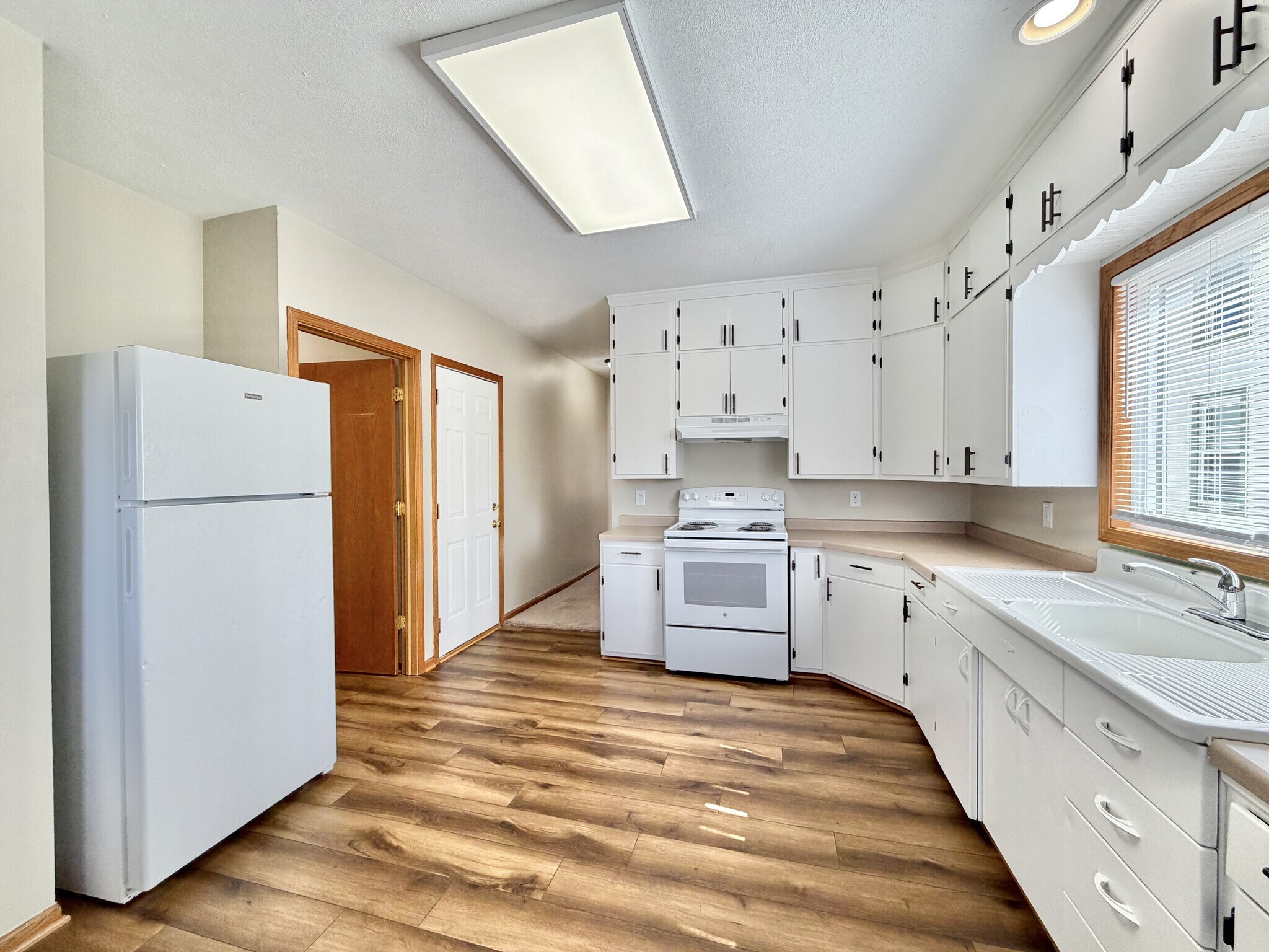 Building Photo - 612 Cherry St