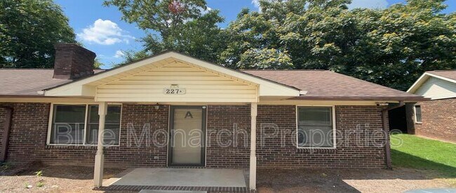 Building Photo - 227 Welch Ave