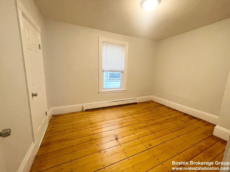 Building Photo - 22 Howell St