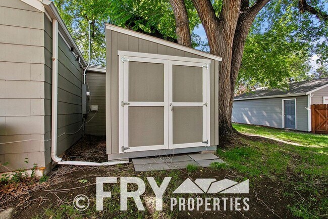 Building Photo - Charming University Hills Home with Oversized 2-Car Garage & Private Backyard