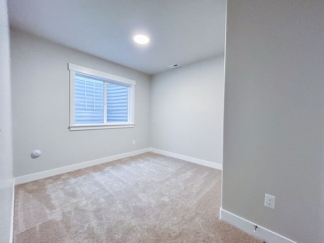 Building Photo - 1476 W Russo Dr