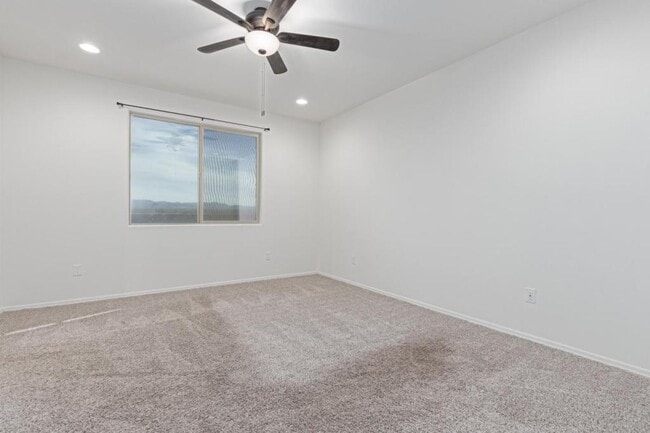 Building Photo - 14058 E Red Pine Pl