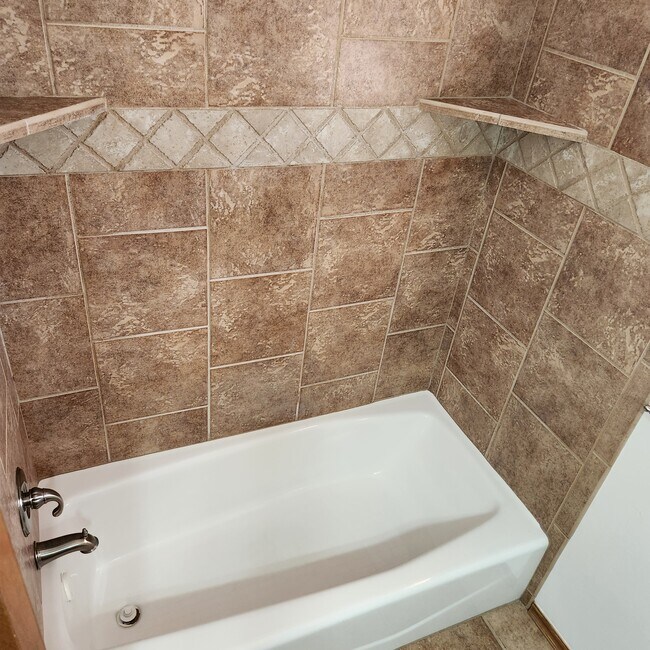 Building Photo - 3808 Kensington Dr