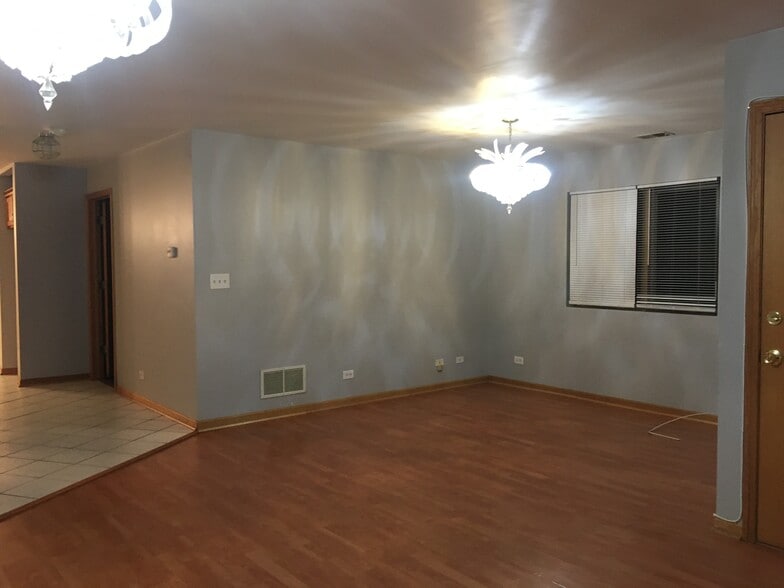 Building Photo - 5912 S Archer Ave