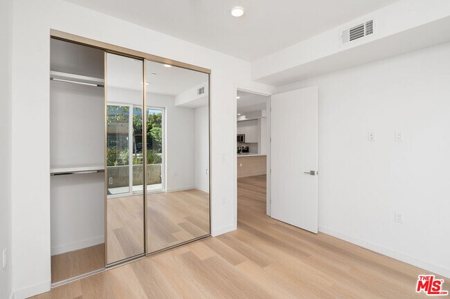 Building Photo - 4406 Fulton Ave
