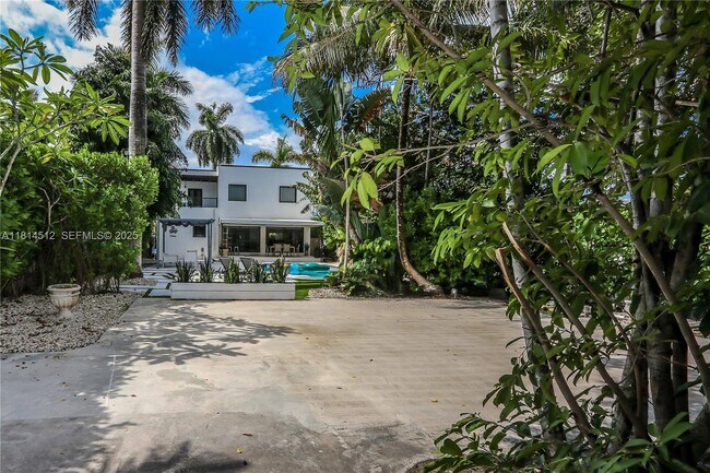 Building Photo - 1109 NE 89th St