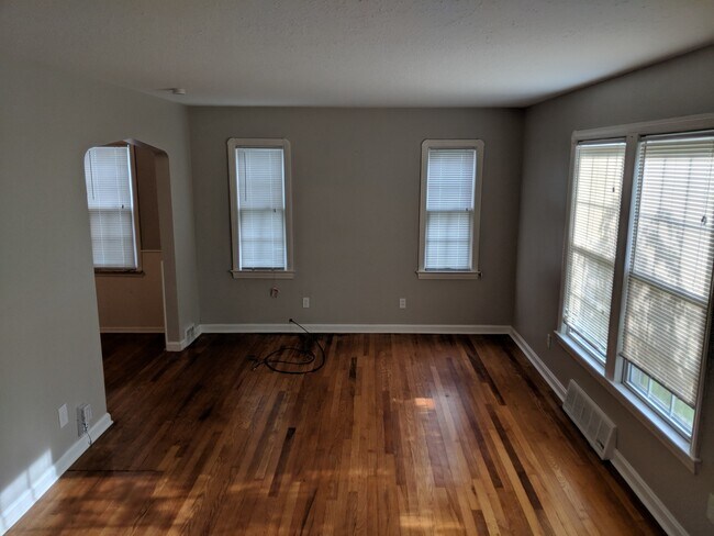 Building Photo - Fantastic West Park Rental now available