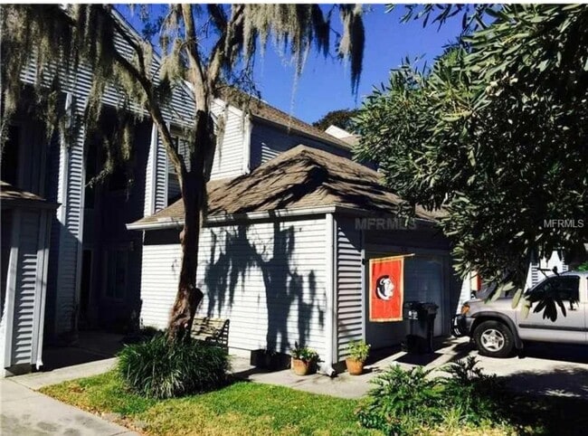 Building Photo - Large Executive Carrollwood Townhome
